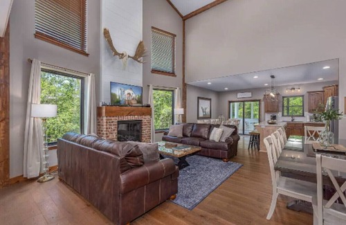 Hollister House | WARM & WELCOMiNG HOME for FAMILiES & MEMORiES