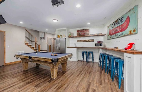 Hollister House | WARM & WELCOMiNG HOME for FAMILiES & MEMORiES