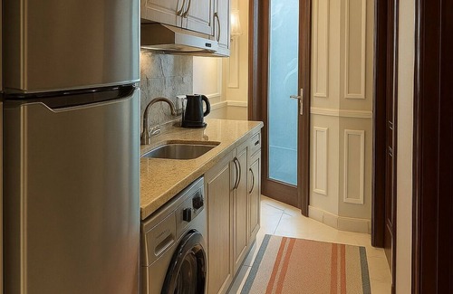 Al-Manasrah Ski Chalet | Warmth, Comfort, and Sea Views – Porto Said Stay