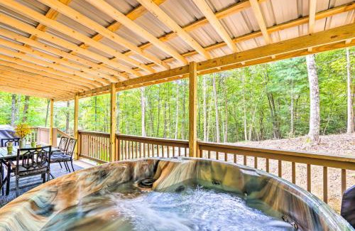 Unaka House | Warne Retreat with Hot Tub and Fire Pit!