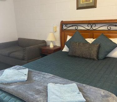 Charleville Hotel | Warrego Motel