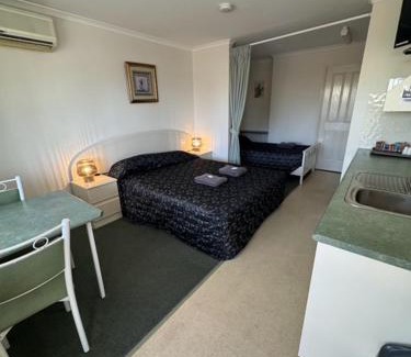 Charleville Hotel | Warrego Motel