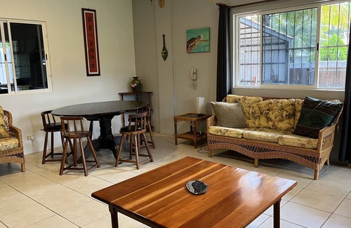 La Democracia House | Warrie Head House near the Zoo