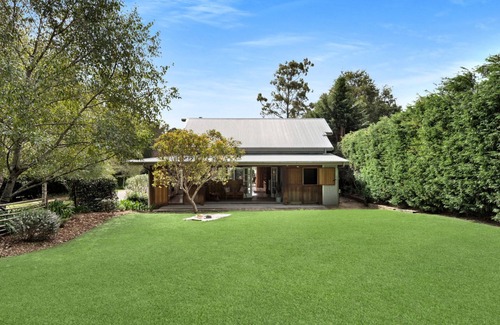 Berry Cottage | Warriwul Cottage - luxurious rural barn-style cottage in the heart of Berry