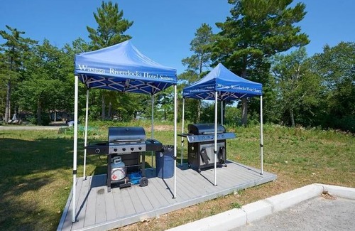 Wasaga Beach Apartment | Wasaga Riverdocks Hotel Suites