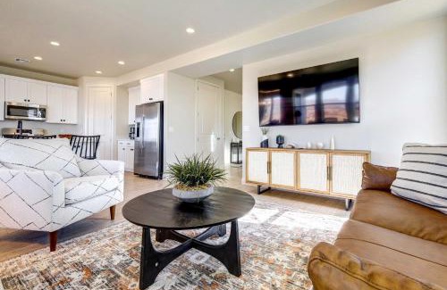 Washington House | Washington Home with Mtn Views, Near Hiking!