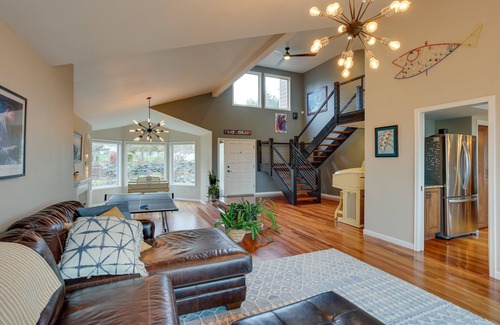 University Place House | Washington Vacation Rental w/Hot Tub Near Tacoma