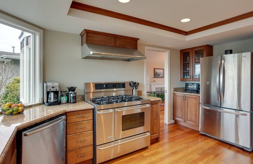 University Place House | Washington Vacation Rental w/Hot Tub Near Tacoma
