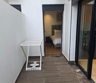 Casablanca Apartment | Washingtonia Palm - Casablanca Center