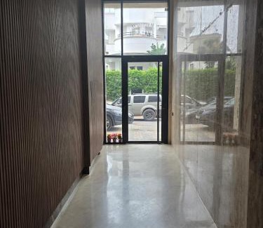 Casablanca Apartment | Washingtonia Palm - Casablanca Center