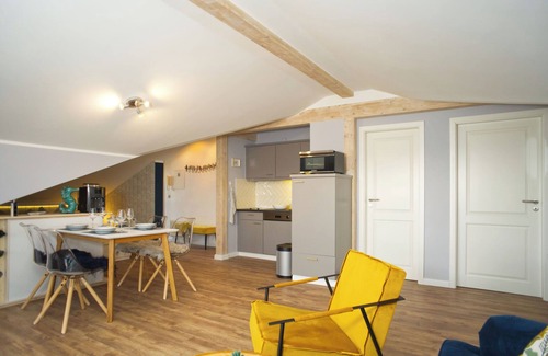 Neuensien Apartment | Wasserblick Garantiert! Ferienwohnung mit 3 Balkonen und 4 Schlafplätzen
