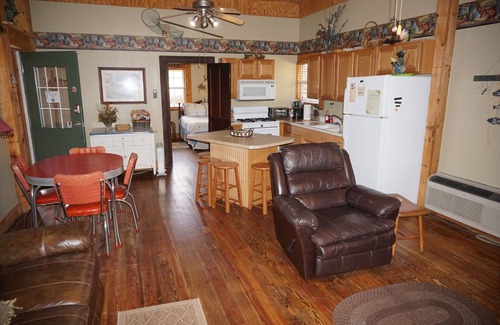 Central Cabin | Watauga River Cabins-Hemlock