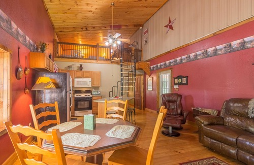 Johnson City Cabin | Watauga River Cabins Sycamore Cabin