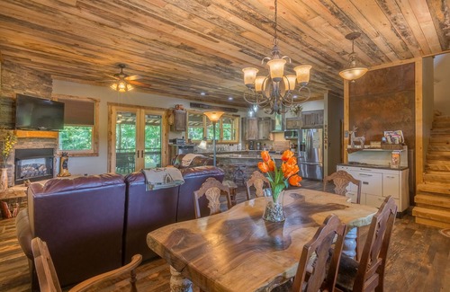 Johnson City Cabin | Watauga River Cabins- Cedar Cabin
