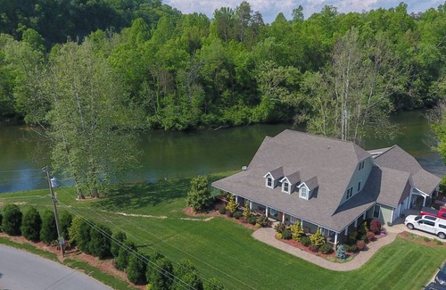 Johnson City House | Watauga Riverbend Retreat