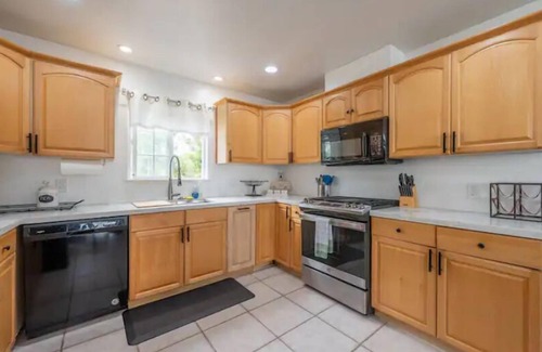 Elkhorn Apartment | Watch Sunsets of the Monterey Bay From a Hilltop Villa