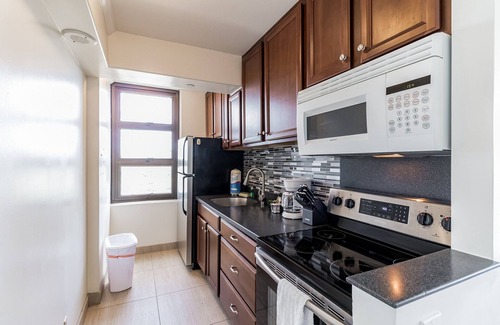 Waikiki Condo | Watch the Whales From the Lanai. Free Parking/Internet
