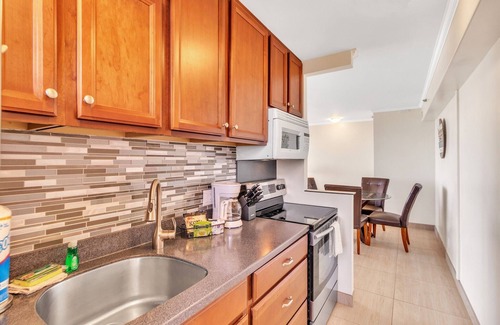 Waikiki Condo | Watch the Whales From the Lanai. Free Parking/Internet