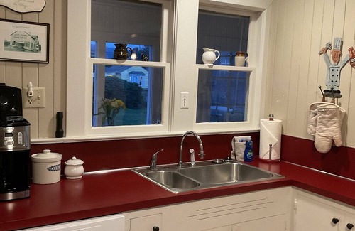 Seaside House | Watch Waves Rolling in at our Wave Watcher Property - Close to town, on the Prom