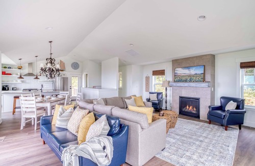 Depoe Bay House | Watch Whales from this Stylish Craftsman with Two Suites, Elevated Great Room!