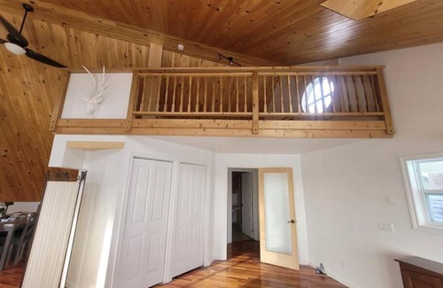 Petite-Riviere-Saint-Francois Ski Chalet | Water Front / 1.5 KM from the Massif / SPA & View!