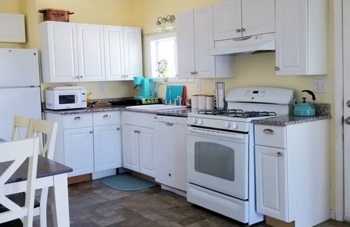 Mystic Island House | WATERFRONT - Perfect location for a getaway !