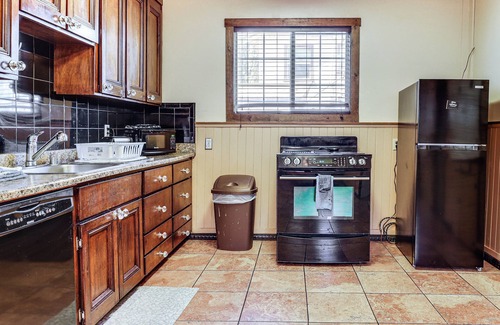 Clearlake House | Watefront Getaway w/Mtn Views & Dock in Clearlake