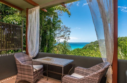 Byron Bay Apartment | Wategos Retreats Studio - steps from the ocean