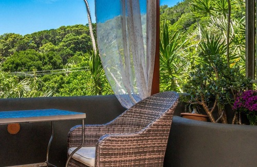 Byron Bay Apartment | Wategos Retreats Studio - steps from the ocean