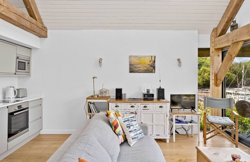 Dittisham Cottage | Water Edge Boathouse - On the River Dart