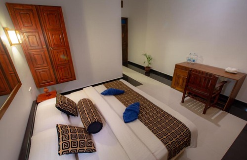 Pottuvil Division 2 Hotel | Water Edge Hotel & Restaurant