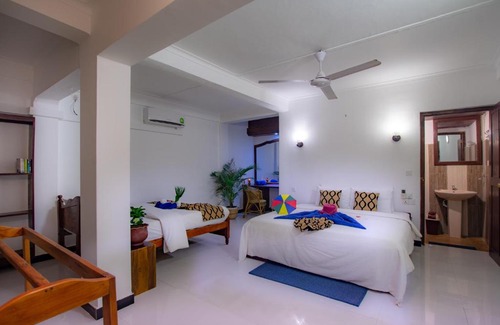 Pottuvil Division 2 Hotel | Water Edge Hotel & Restaurant