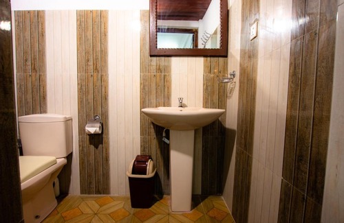 Pottuvil Division 2 Hotel | Water Edge Hotel & Restaurant