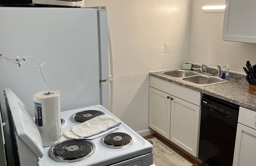 Norfolk Apartment | Water Front 2 Bedroom Upstairs Apt. - Pet Friendly, WiF, Parking, Smart TV