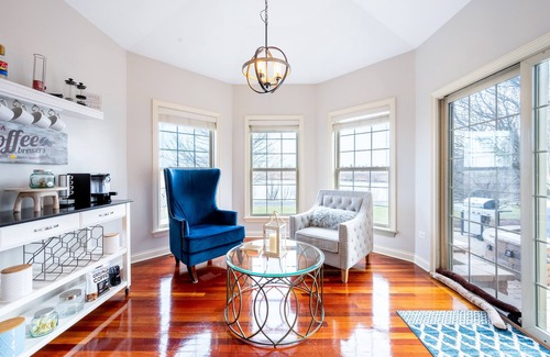 Plainfield House | WATER FRONT LUXURY HOME WILL FEEL LIKE A RESORT FOR 10