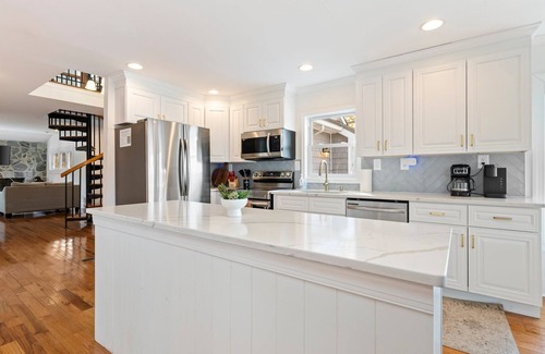 North House | Water front Oasis with pickle-ball court and hot tub