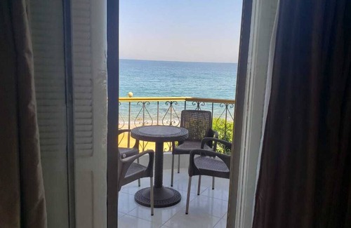 Faisal Ski Chalet | Water front over looking at Red Sea great view a