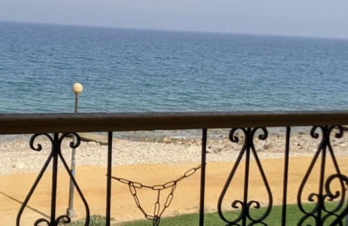 Faisal Ski Chalet | Water front over looking at Red Sea great view a