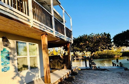 Anna Maria House | Water Front Sea Waves Cottage With Private Dock, Access To Bimini Bay