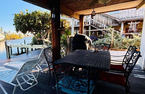 Anna Maria House | Water Front Sea Waves Cottage With Private Dock, Access To Bimini Bay