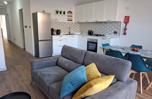 Munxar Apartment | Water Lily Oasis Courtyard Apartment - 5min Walk to Beach