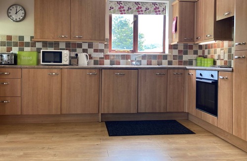 Mottistone Ski Chalet | Water Mill Vacations, Goldfinch