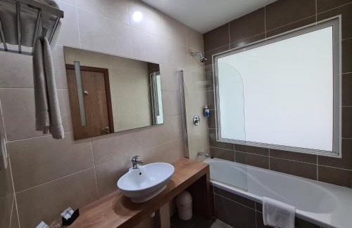 Birzebbuga Hotel | Water's Edge Hotel