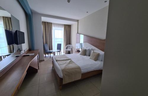 Birzebbuga Hotel | Water's Edge Hotel