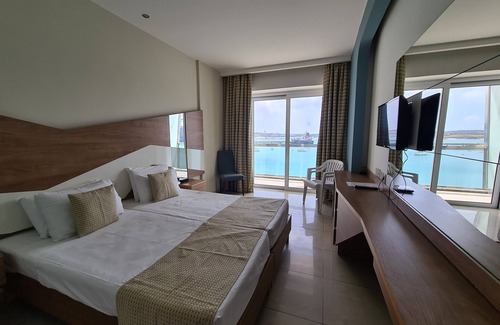 Birzebbuga Hotel | Water's Edge