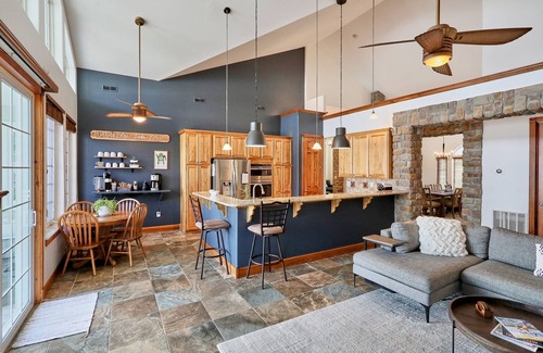 Gravois Mills House | Water's Edge - ONE LEVEL - 3 King Beds - Gated - Private Dock - Kayaks