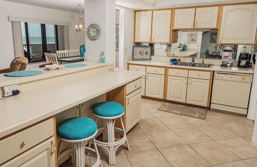 Daytona Beach Shores Condo | Water's Edge Retreat-Direct Oceanfront @ Sandpoint, 2BR Oceanfront Pool