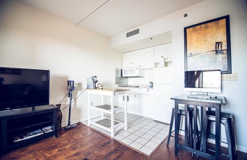 Downtown Wilmington Apartment | Water St. Retreats 03 Historic riverfront paradise