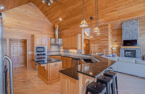Climax Springs House | Water Toys, Amazing Dock, Spa & Luxury Vacation Home, large gatherings love it!
