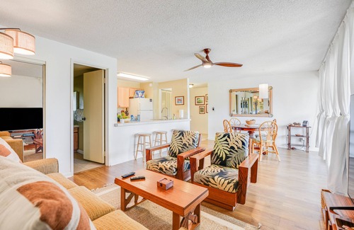 Hanamaulu Condo | Water-view 3rd-floor condo with lanai, pool & hot tub - near sights & dining